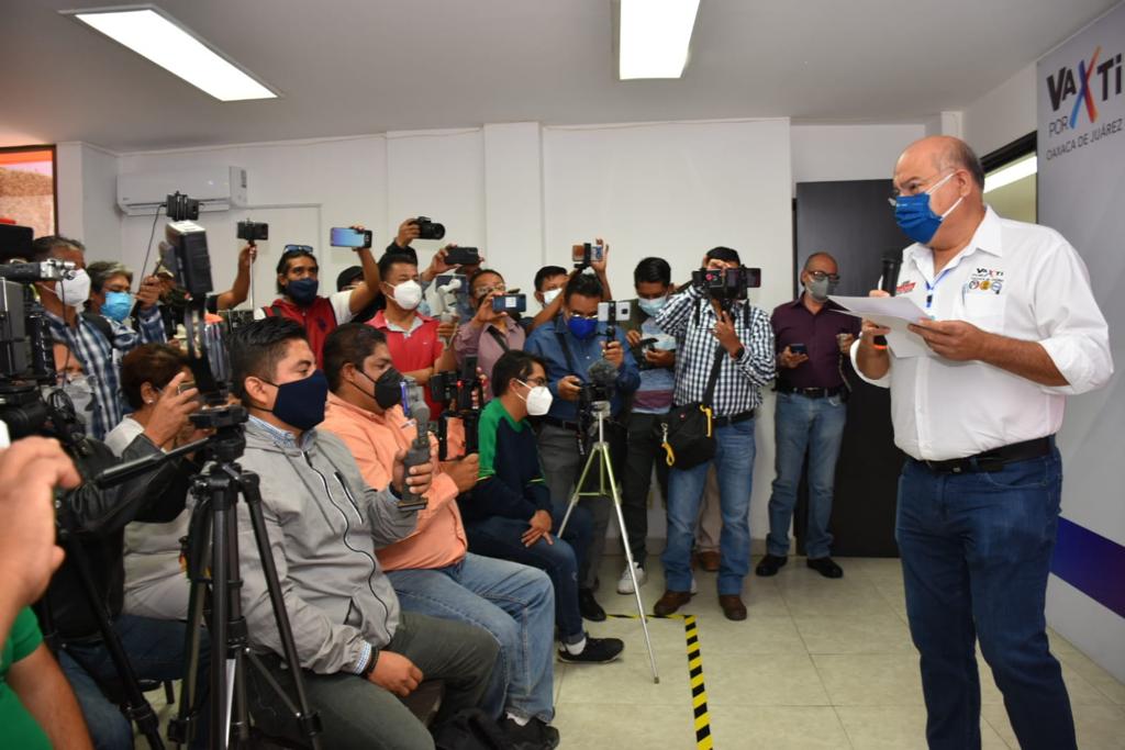 Javier Villacaña comprometido con la juventud oaxaqueña
