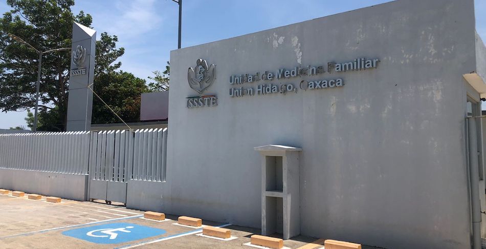 Por clínica del ISSSTE cerrada, comunidad zapoteca exige derecho a la salud