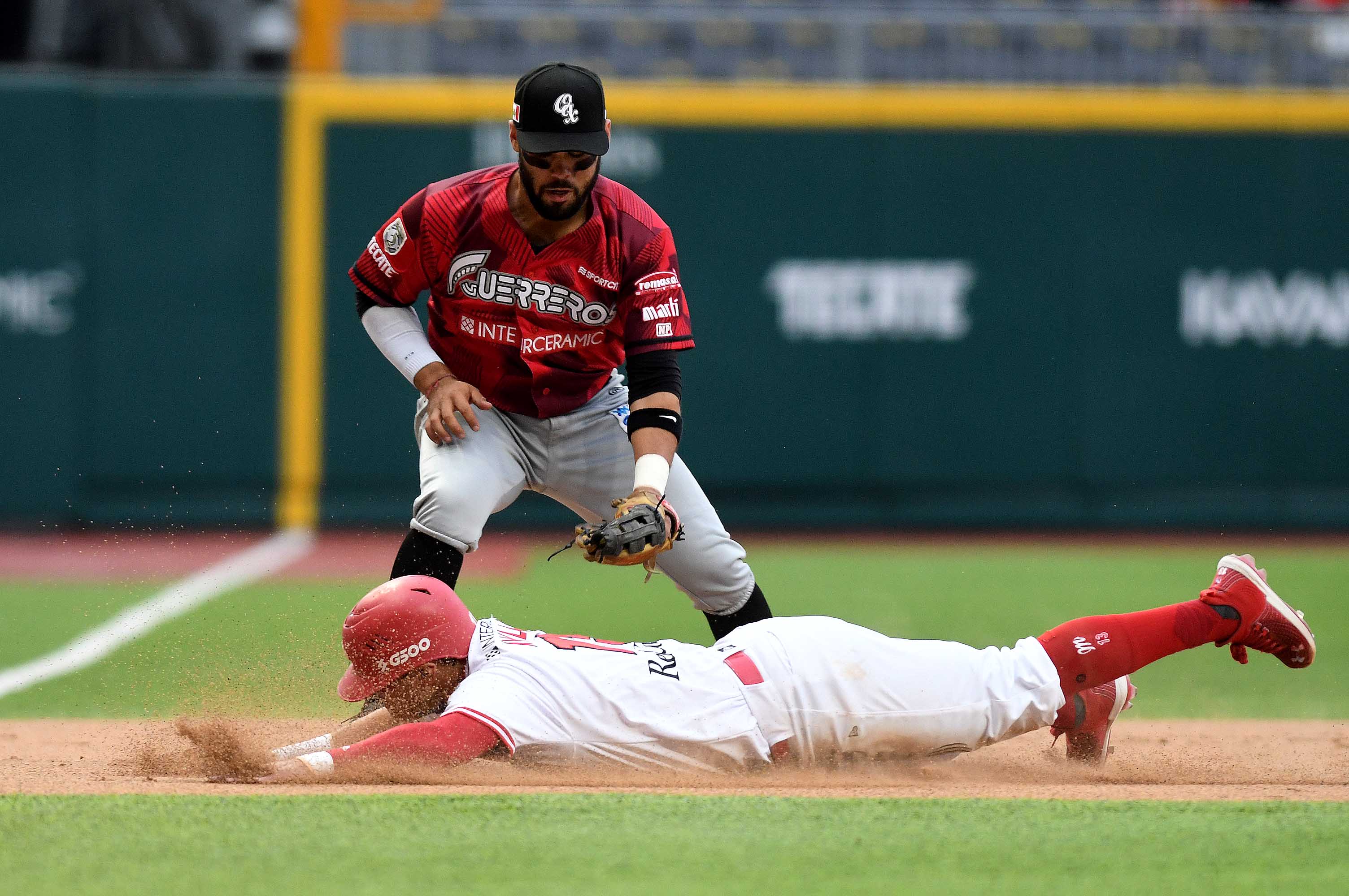 Diablos Rojos impone sus condiciones ante Guerreros