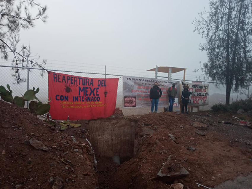 Estudiantes exigen reapertura de la Normal Rural del Mexe con internado