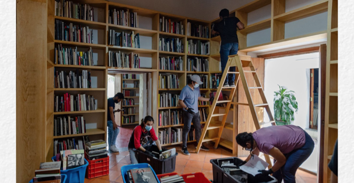 Inauguran biblioteca por natalicio de Francisco Toledo y aniversario del Centro Fotográfico