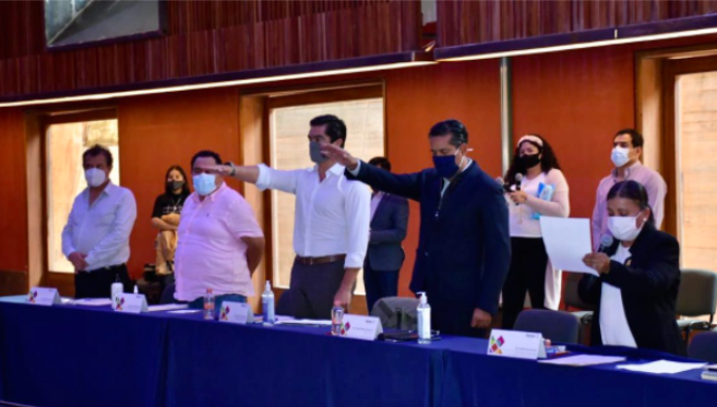 Poses y exhibidas a diputados, se «desmenuza» la deuda de 3 mil 500 MDP