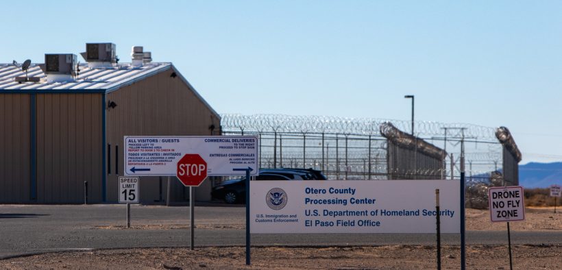Aumentan casos de COVID en centros de detención de migrantes en El Paso