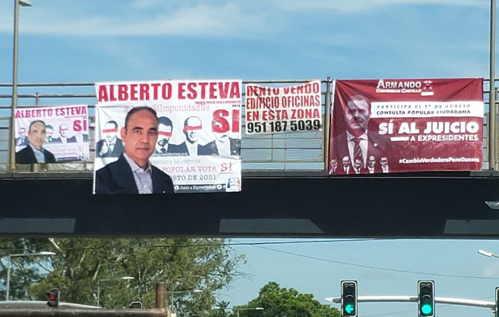Ex encargado de Alcaldía de CDMX se promociona en Oaxaca utilizando “consulta popular” vs ex presidentes; le tumban lonas