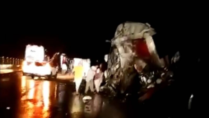 Un tráiler impacta a un autobús de pasajeros en la autopista Guadalajara-Tepic; hay seis muertos