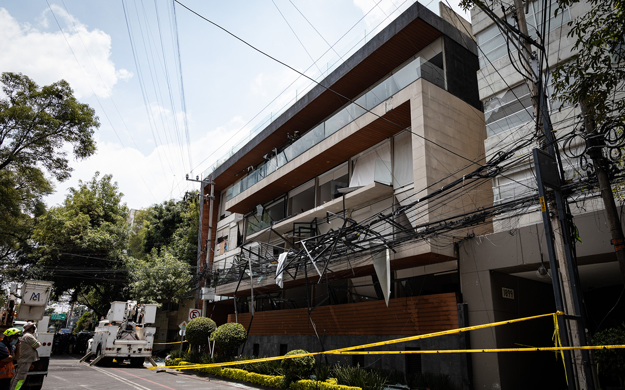 Estalla departamento en CDMX; 60 familias dejan sus viviendas