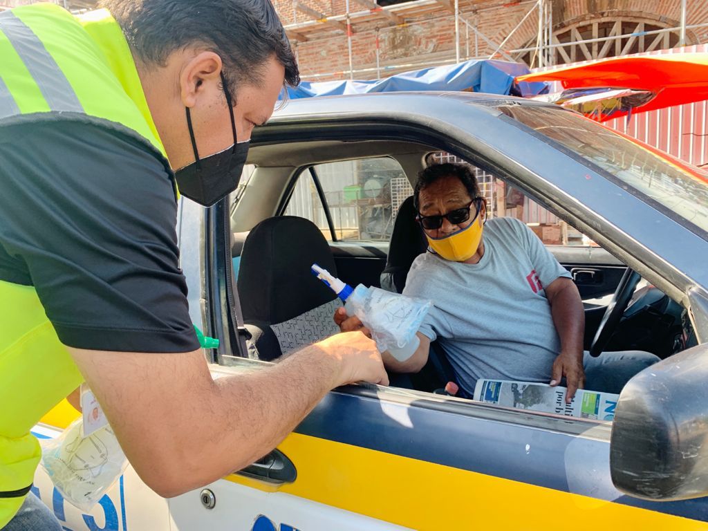 Entrega Ayuntamiento desinfectante y cubreboca kn95 a sitios de taxis: Protección Civil Municipal