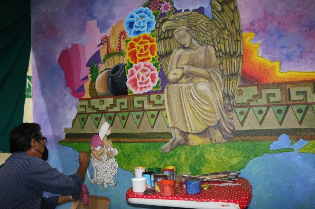 Dona artista plástico al IMSS Oaxaca mural dedicado a la lactancia materna