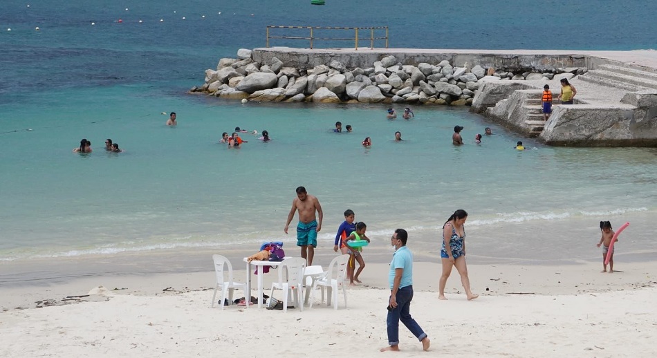 Playas de Huatulco registran afluencia de turistas; no acataron  el cierre
