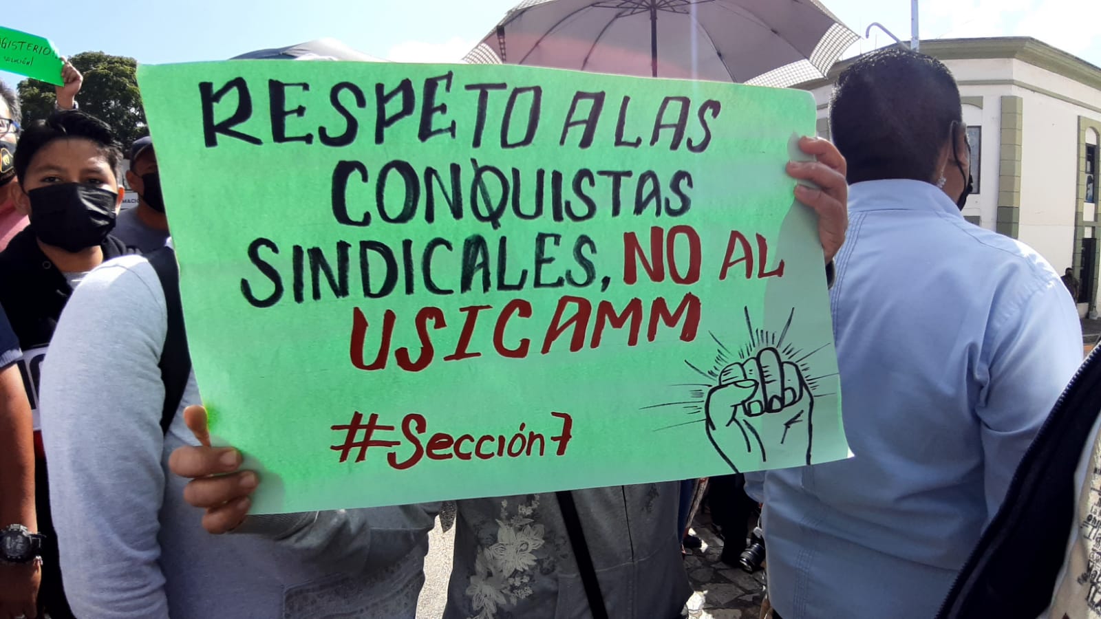 Protestas y reclamos persiguen a AMLO en su segundo día en Chiapas
