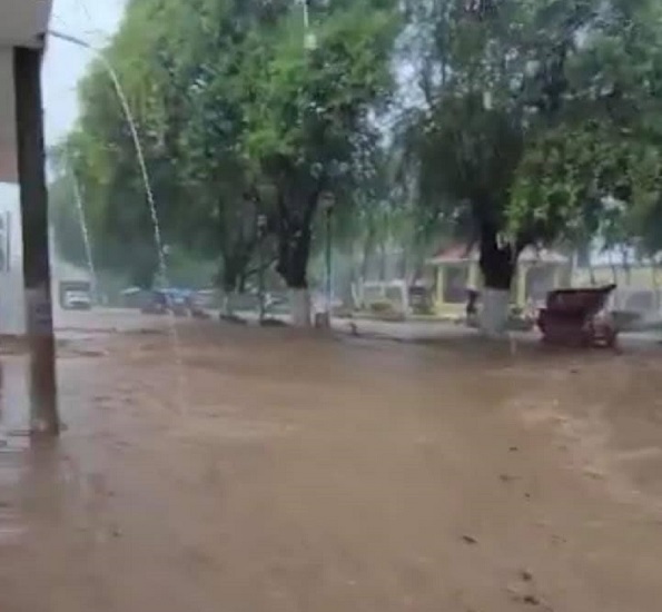 La Huerta sufre otra inundación; se desborda arroyo «El Aguacate»