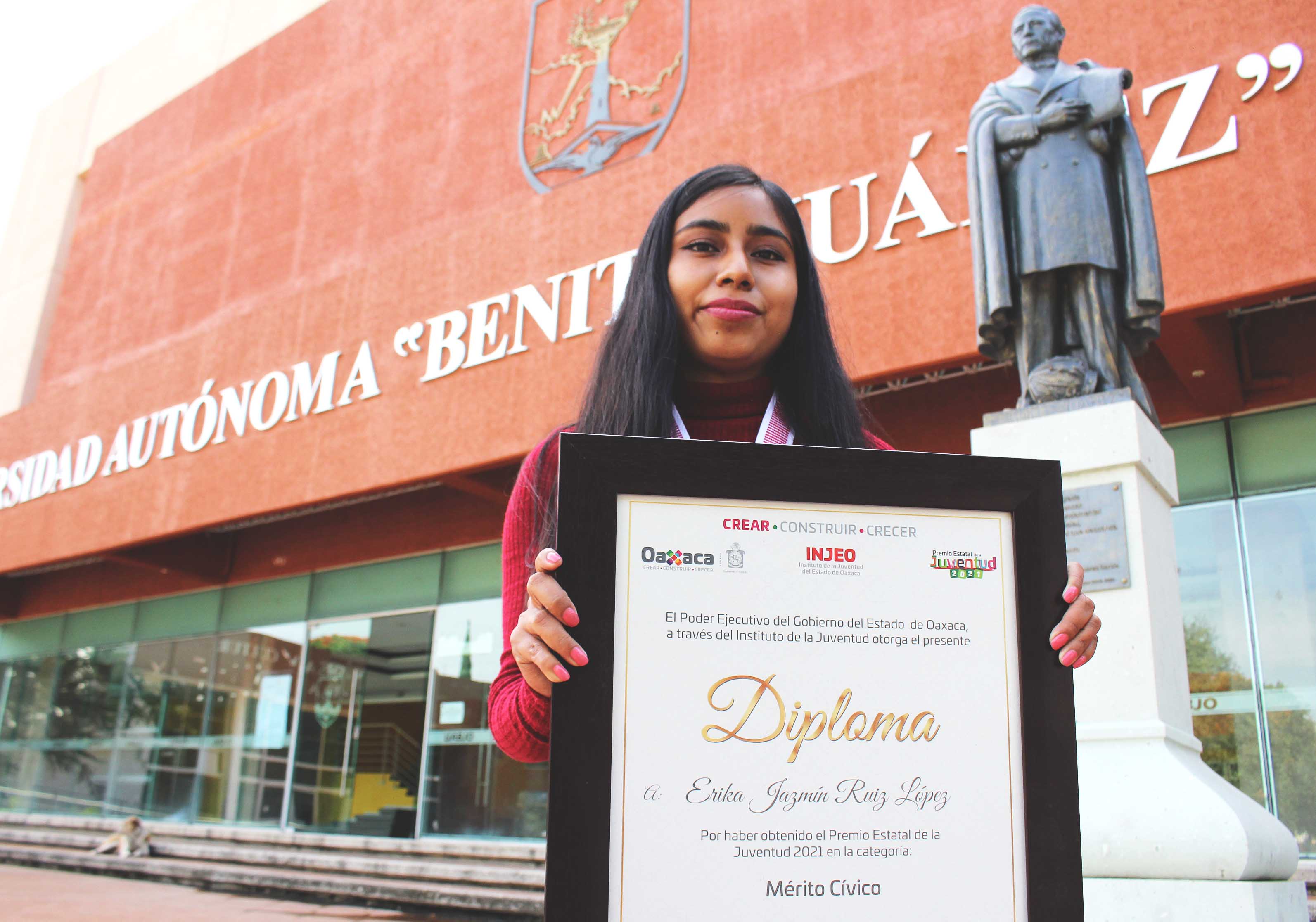 Erika Ruíz, estudiante de la UABJO, recibió el Premio Estatal de la Juventud 2021
