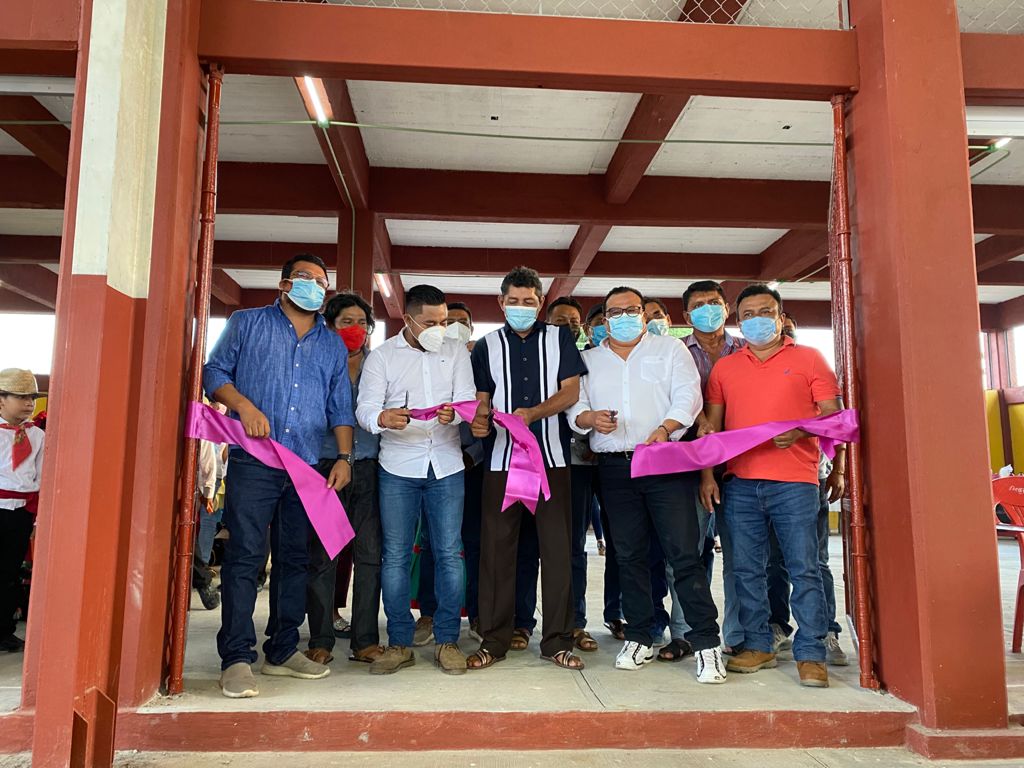 Inaugura Ayuntamiento juchiteco rehabilitación de mercado público y oficinas de agencia en Chicapa