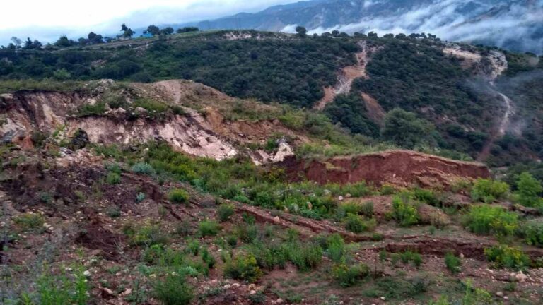 La Comunidad de San Juan Ixtaltepec, Nochixtlán incomunicada y sin agua potable por derrumbes.