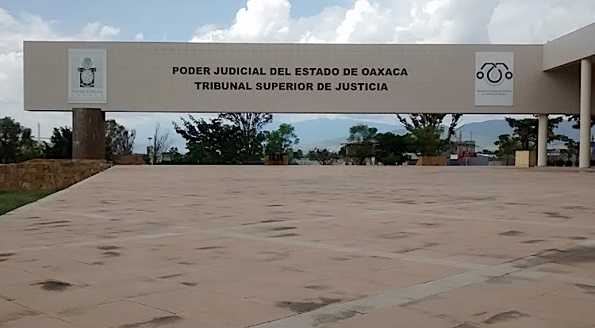 Poder Judicial protege a feminicida que roció con thinner y prendió fuego a una joven