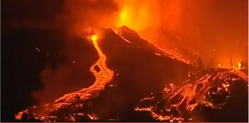 El volcán cumbre vieja en la palma hace erupción