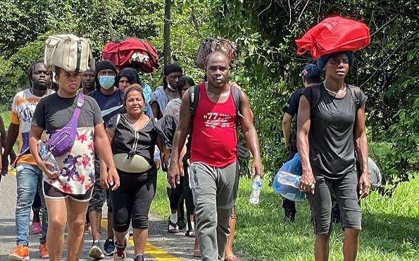Caravana de migrantes: huir de la ciudad cárcel