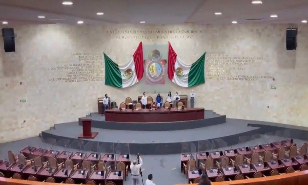 Legisladores de Oaxaca rechazan reducción de  prerrogativas a partidos políticos; otros simulan impulsar “tijerazo”