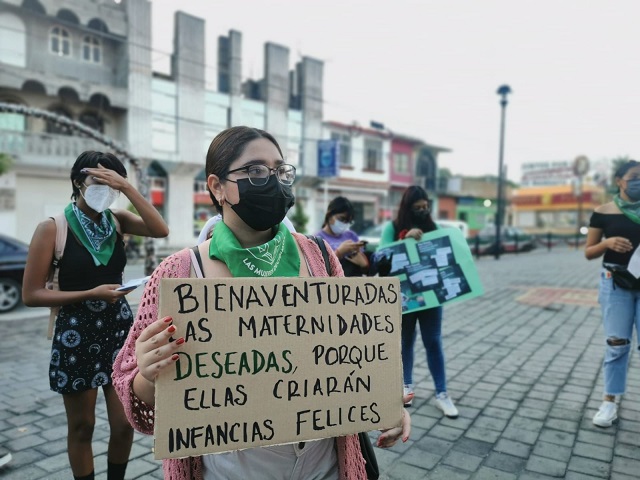Derecho a la salud y una vida libre de violencia exigen feministas zapotecas
