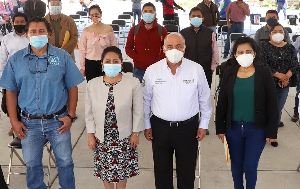 Brinda IEEPO alfabetización y capacitación en artes y oficios a personas adultas