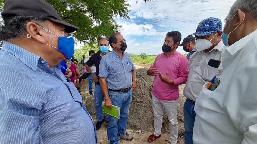 Conagua sin recursos para reparar socavón en bordo de río, en Juchitán