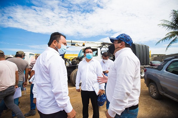 Capacitan a personal del Ayuntamiento en manejo de Vactor para desazolve: Dirección de Obras Públicas