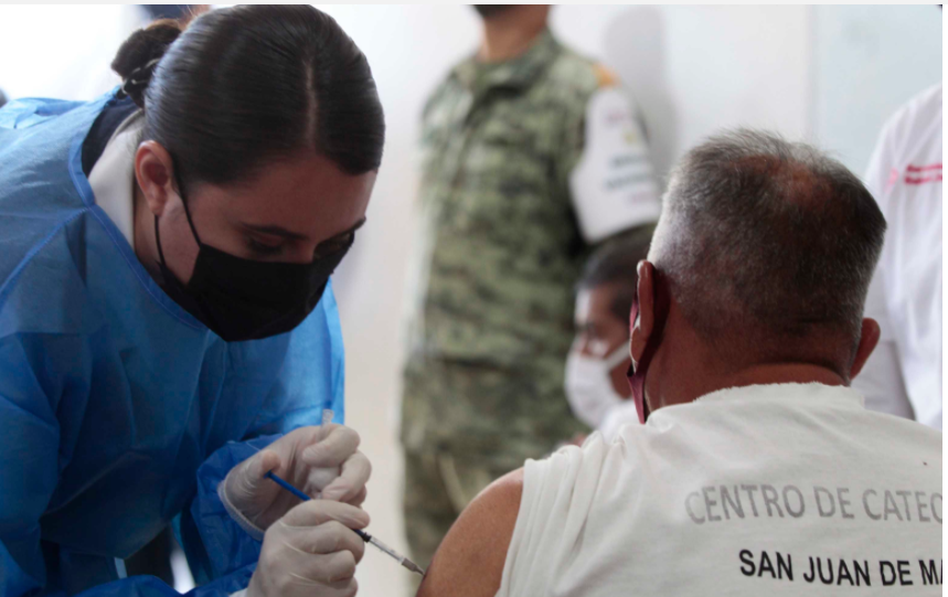 Vacunan a población penitenciaria; 788 se negaron a ser vacunados contra el covid-19