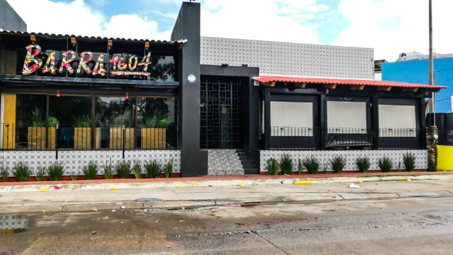Funcionario estatal, dueño del bar atacado en Salamanca; una de las víctimas, ligada a Romero Deschamps