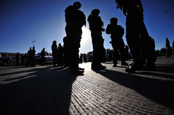 Desmantela y detiene FGR a ‘red’ de policías municipales por delincuencia organizada