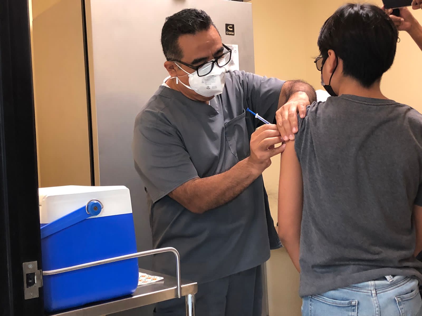 José José y Cri-Cri amenizaron la vacunación a infantes con comorbilidades en Juchitán