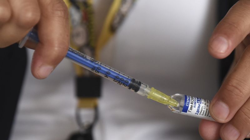 La OMS lanza plan para vacunar contra el covid al 70% de la población mundial a mediados de 2022