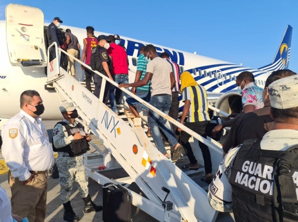 Gobierno de Haití pacta deportación, un día después expulsan a migrantes en Tapachula