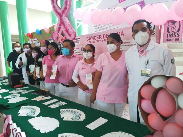 Con ferias de salud, pláticas PrevenIMSS y lazos humanos, participa IMSS Oaxaca en el Día Mundial de la lucha contra el Cáncer de Mama