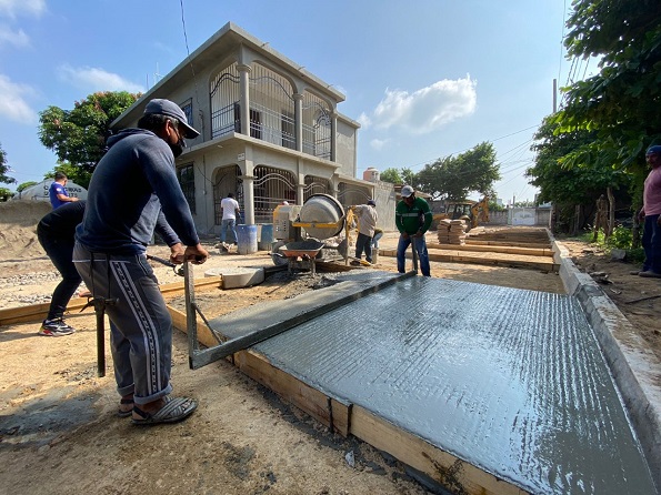 Pavimenta Gobierno de Juchitán avenida Rubén Jaramillo, en colonia 25 de mayo: Dirección de Obras Públicas