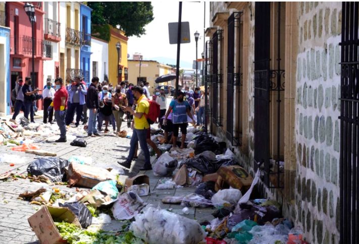 Murat ya dio 20 mdp a edil capitalino de Oaxaca para recolectores de basura