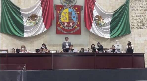 Entre señalamientos de mafiosos, traidores y borregos y trifulca toma protesta la Jucopo del Congreso de Oaxaca