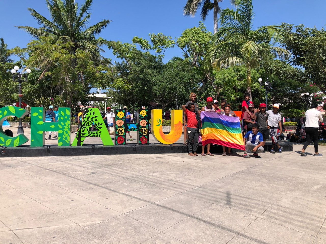 Caravana migrante llegó a Chahuites Oaxaca; comunidad trans denuncia discriminación