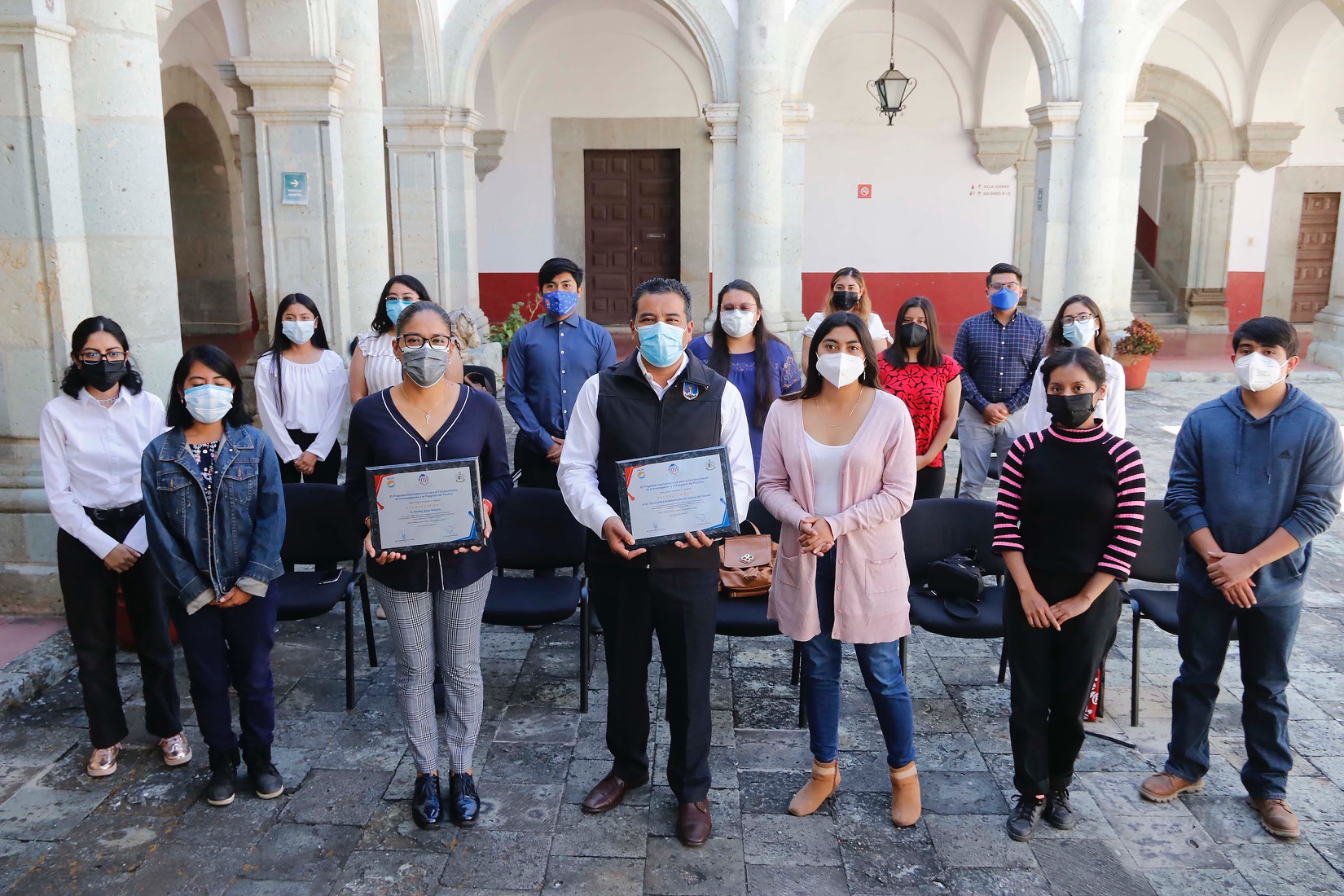 La UABJO recibió reconocimiento por 5 años de participación activa en el Congreso Delfín