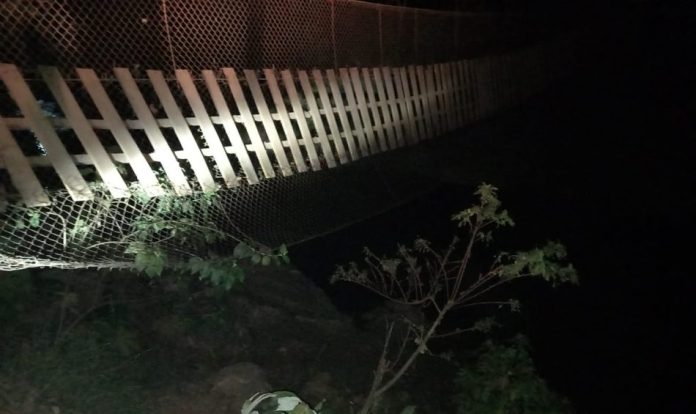 La CEPCO mantiene monitoreo por el desplome de un puente colgante en la Costa