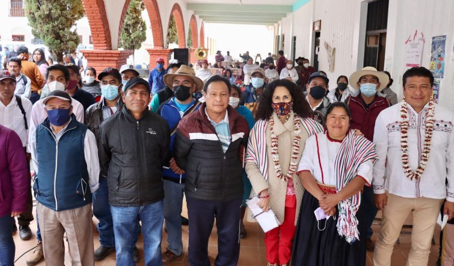 En diálogo fraterno Ayutla y Tamazulápam Mixe, reciben a Susana Harp Iturribarría