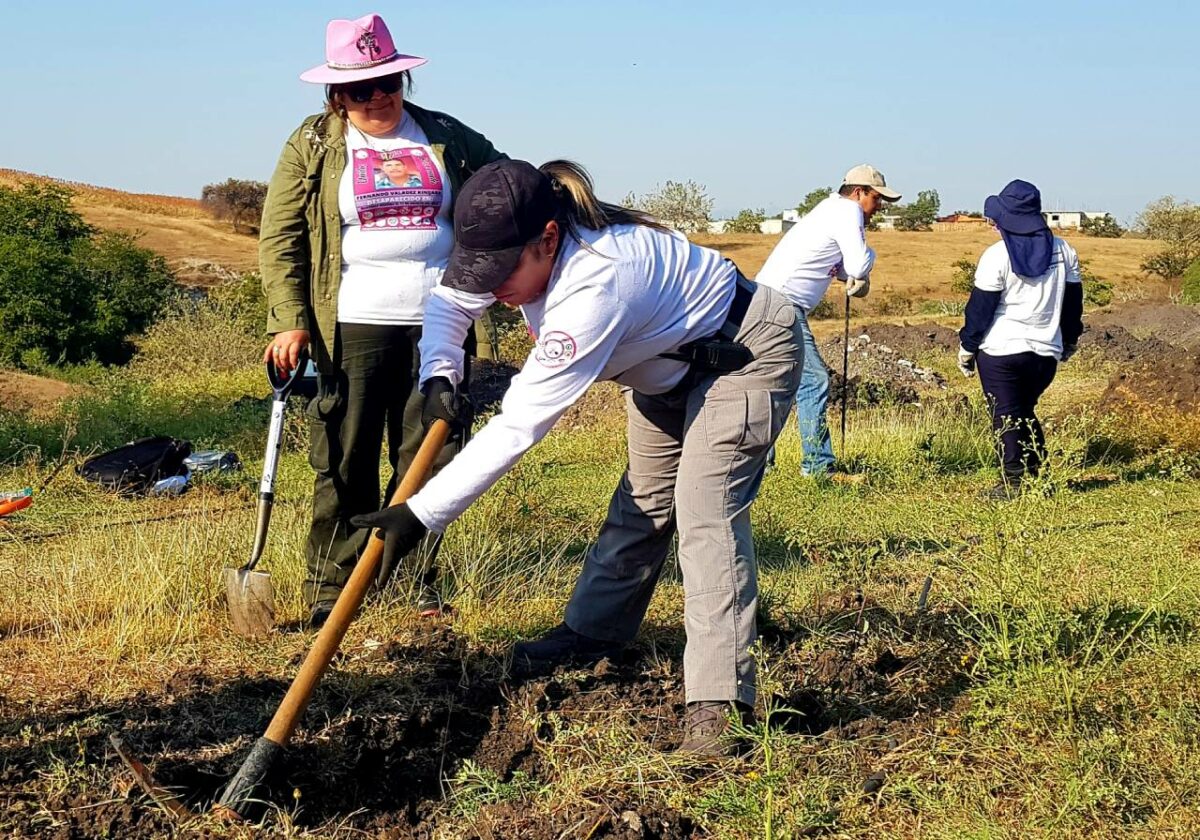 Buscadoras desentierran la verdad poco a poco en Mixtlalcingo