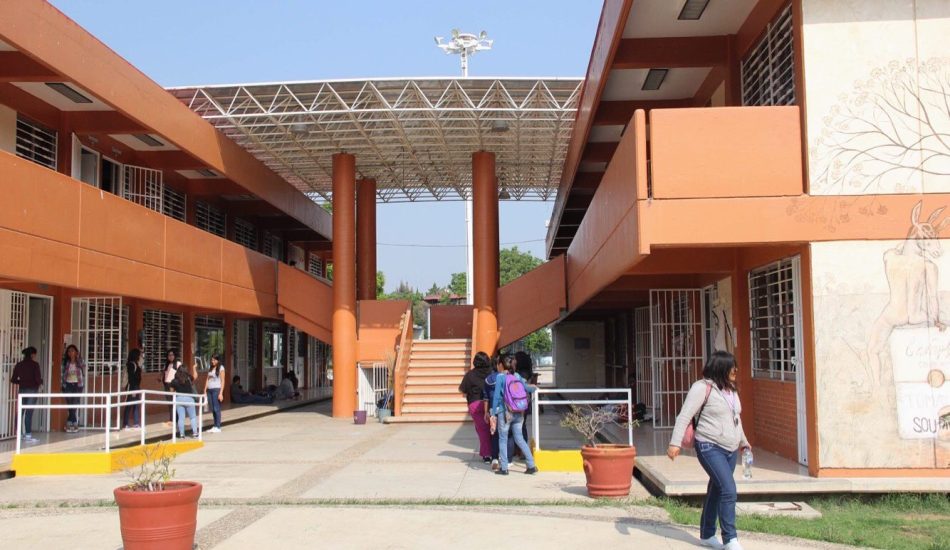 Licenciatura en Enseñanza de Idiomas de la UABJO fue reacreditada por los CIEES