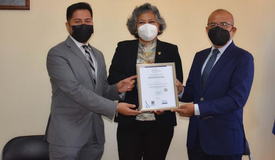 La LED UABJO recibió dictamen de acreditación