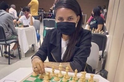 Año del Ajedrez femenino: Limpiadora de día, ajedrecista de noche