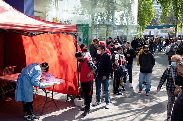 México rompe récord de contagios de covid, pero siguen disminuyendo los casos graves