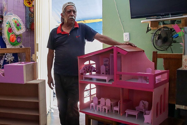 Los juguetes de madera de José Ramón se exportan fuera de México desde Chilpancingo