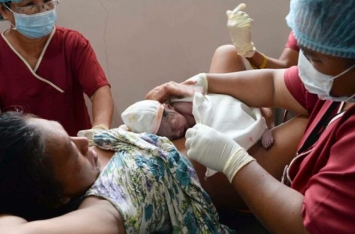 El mundo necesita casi un millón de nuevas parteras