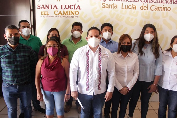 Juan Carlos García Márquez regulariza servicio de recolección de basura en Santa Lucía del Camino