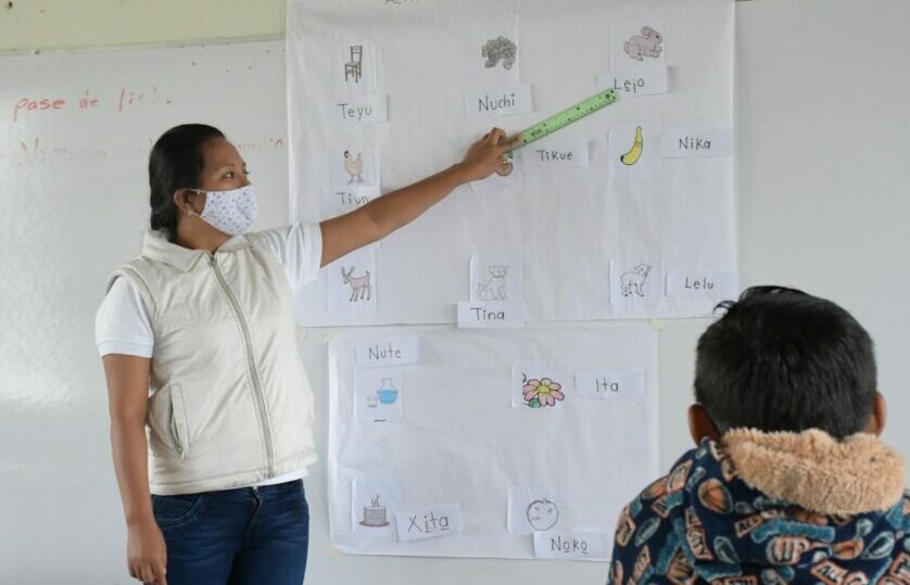 Contribuye IEEPO en la revitalización de las lenguas indígenas en la Educación Básica