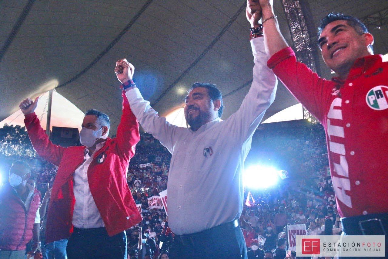 En el cabildo de Juchitán hay capos de la mafia, afirma Murat en acto de campaña y se le olvida que él es el gobernador